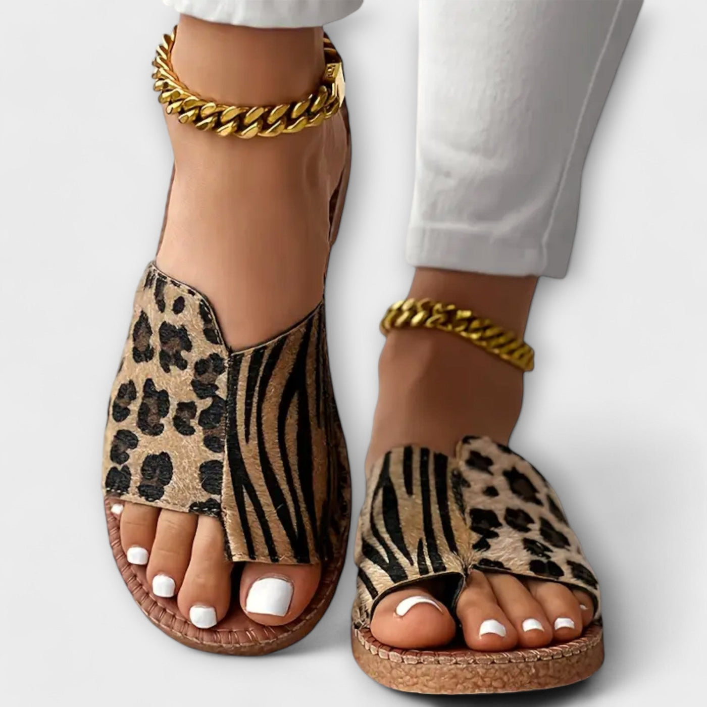 De belles sandales bicolores avec motif léopard