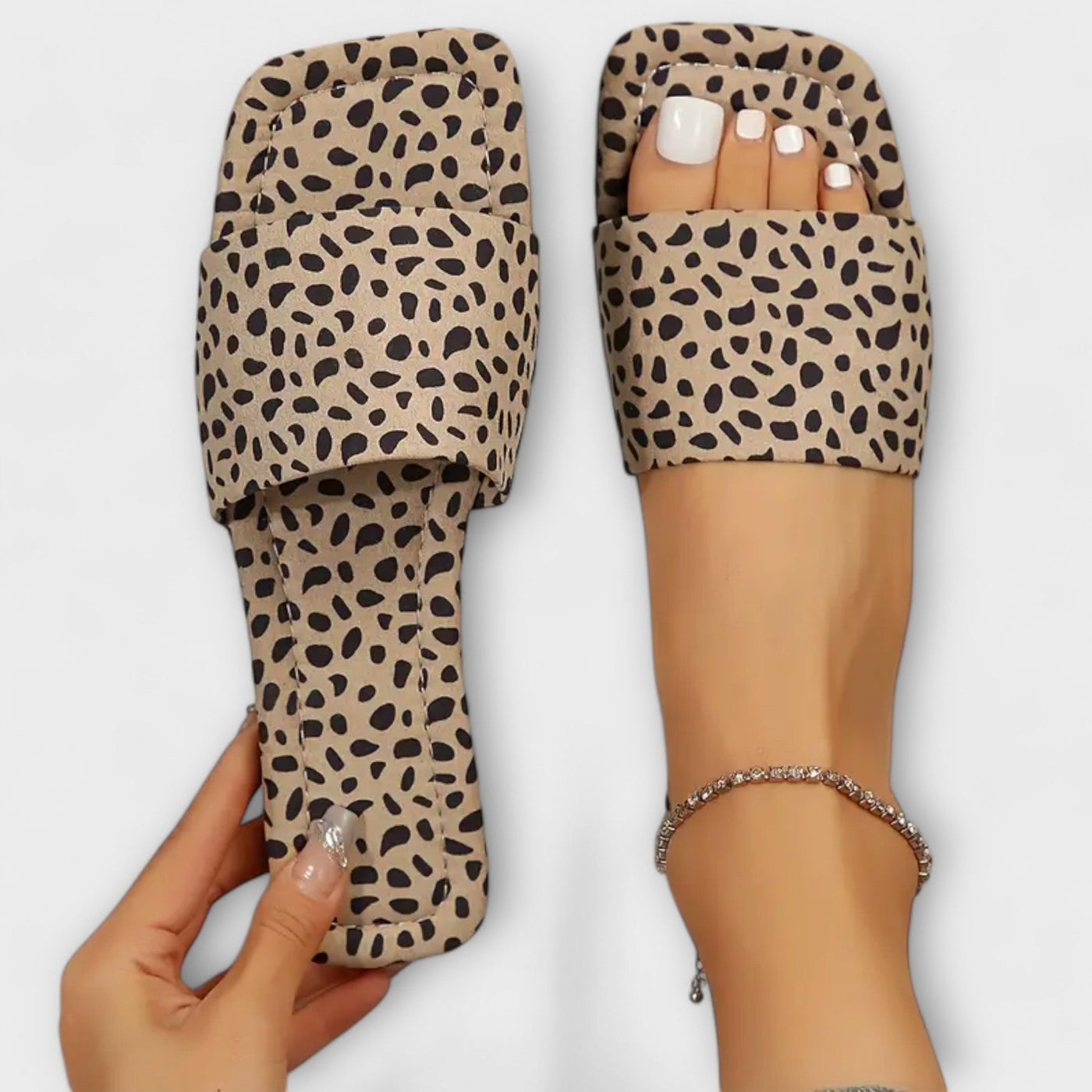 Chaussons plats avec motif léopard
