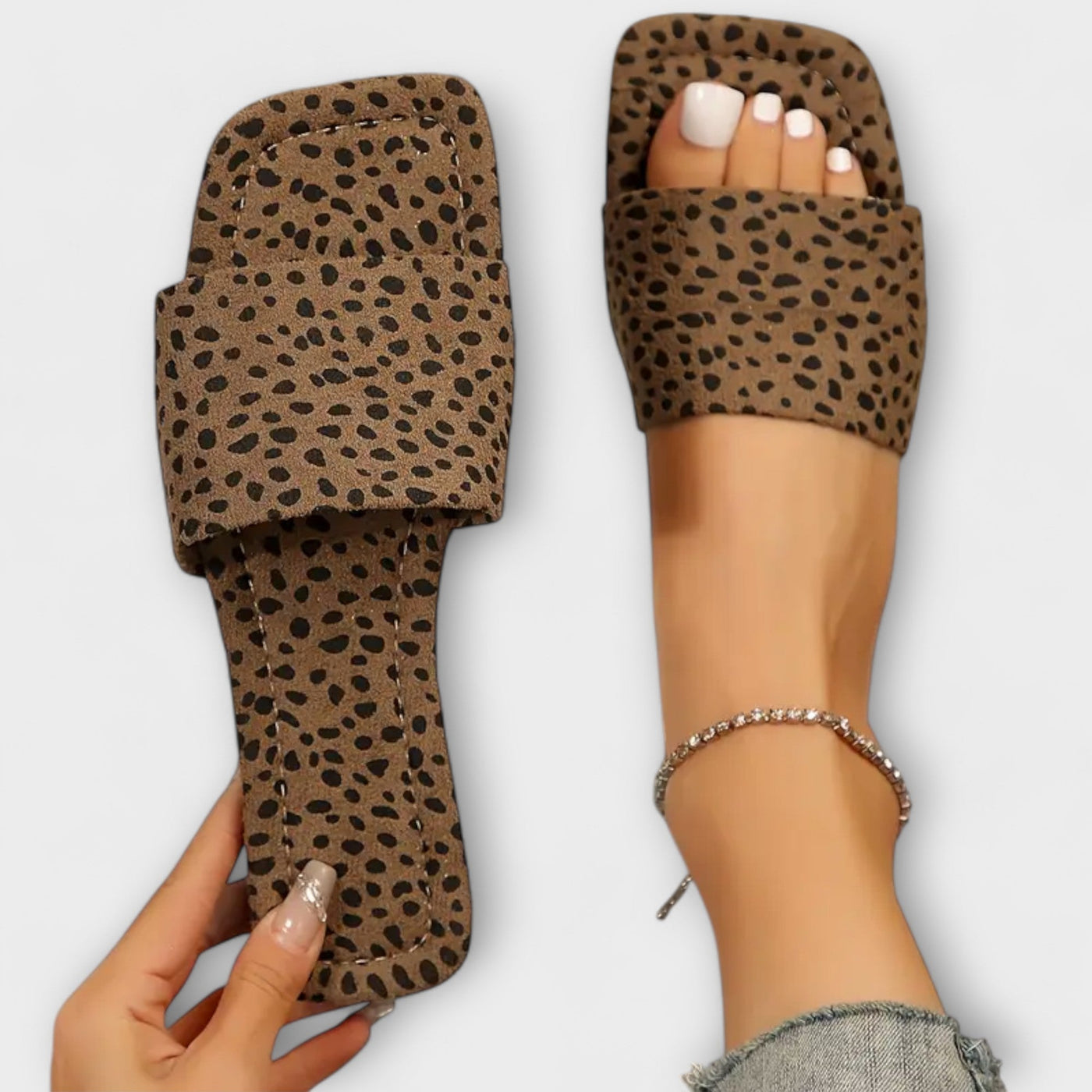 Chaussons plats avec motif léopard